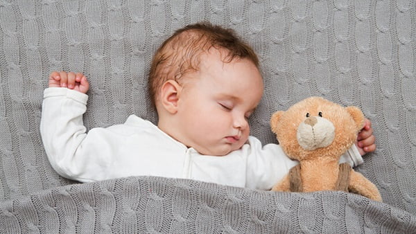 كيف تعودي الأطفال على النوم بمفردهم ؟